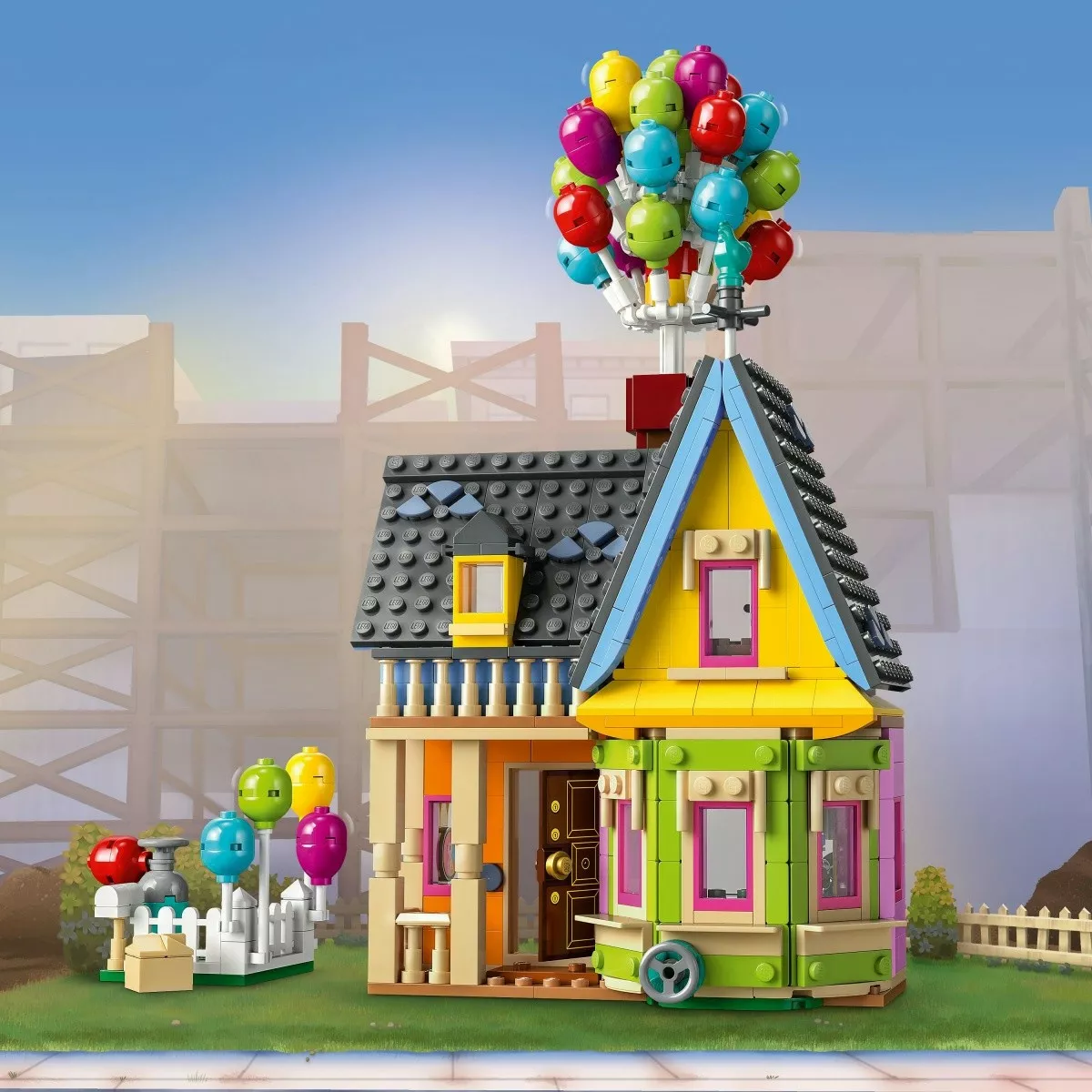 LEGO Klocki Disney Classic 43217 Dom z bajki Odlot