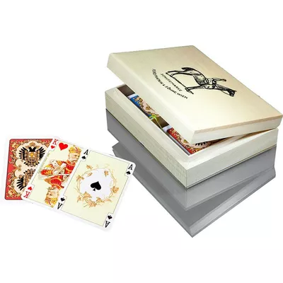 Karty Lux w szkatułce drewnianej z logo Piatnik