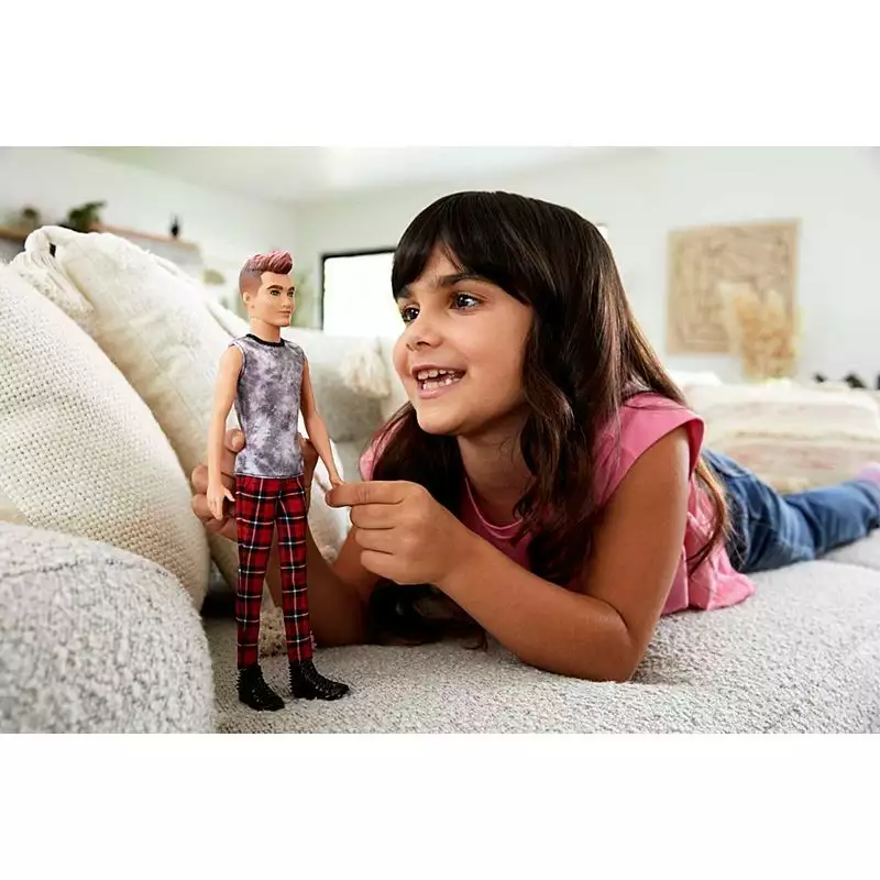 Mattel Lalka Barbie Fashionistas Ken Spodnie czerwona kratka