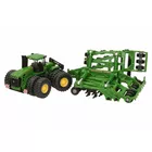 Traktor John Deere i zestaw do orki